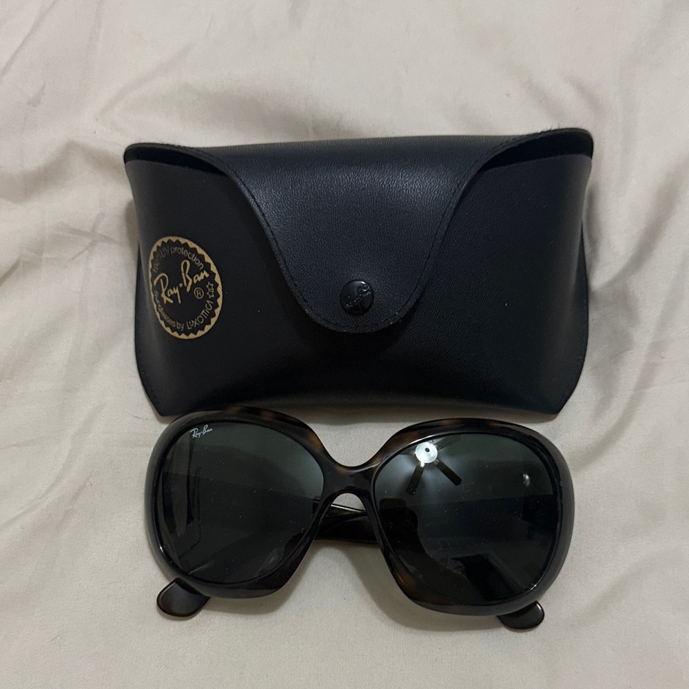 Ray-Ban Women's Sunglasses with Black Frame